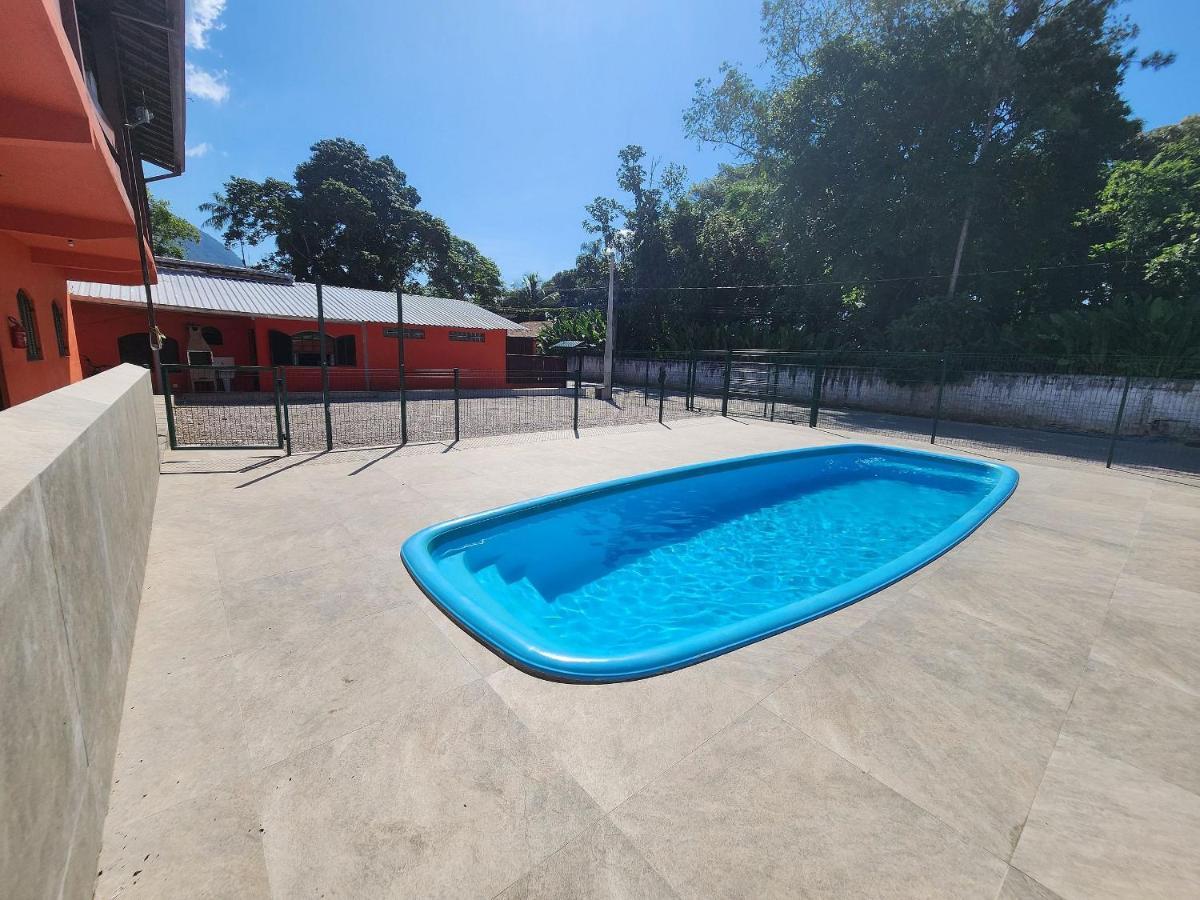 Maranduba Seaside Kitnet: Beachfront Comfort With Pool And Ac Apartment