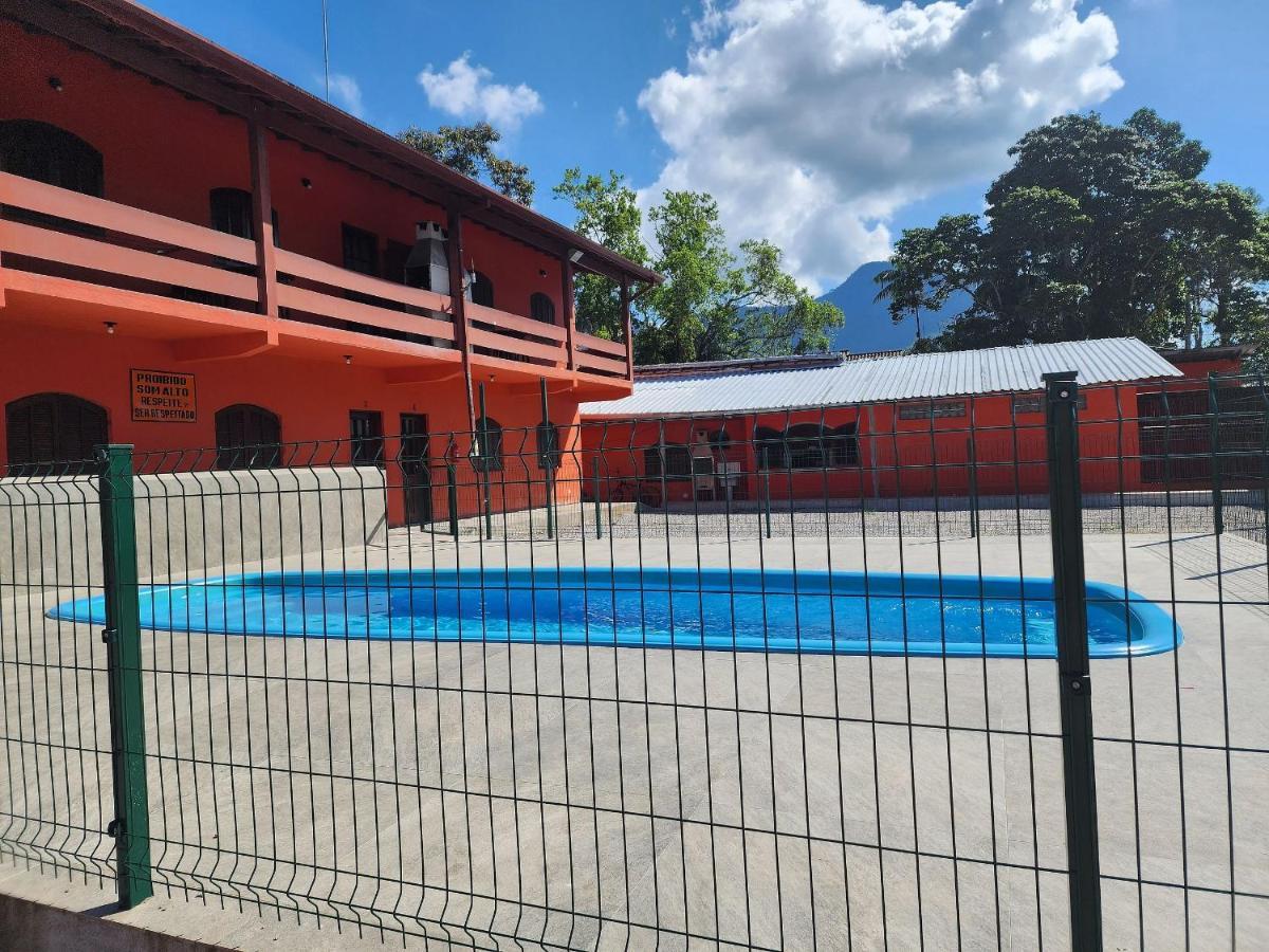 Maranduba Seaside Kitnet: Beachfront Comfort With Pool And Ac Ubatuba